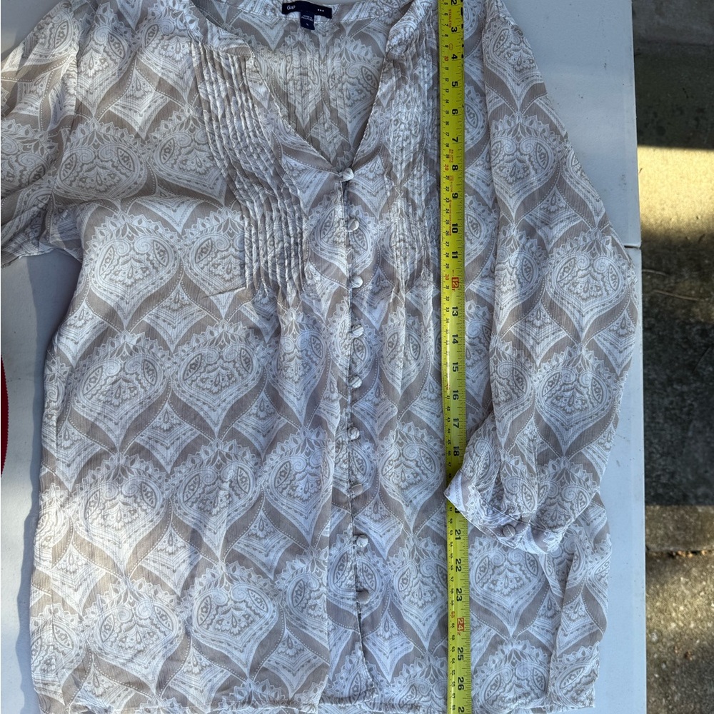 Patterned Button-Up Blouse - Picture 4 of 4